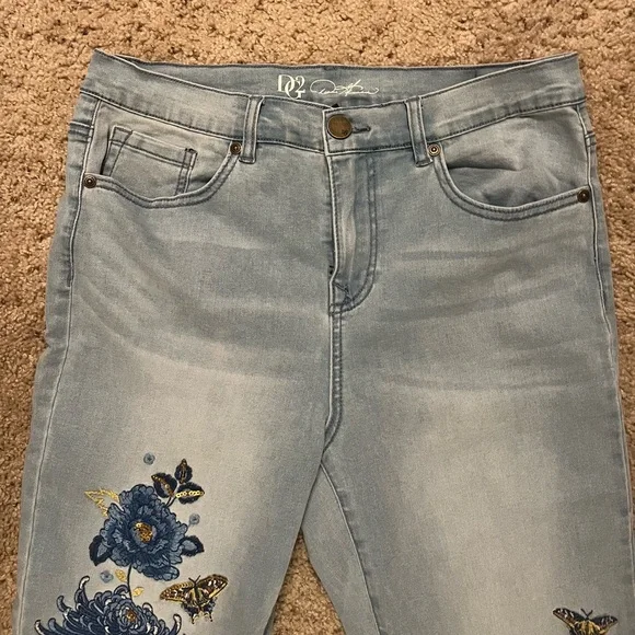 Never Been Worn-DG2 by Diane Gilman Light Blue Embroidered Jeans - Picture 2 of 9